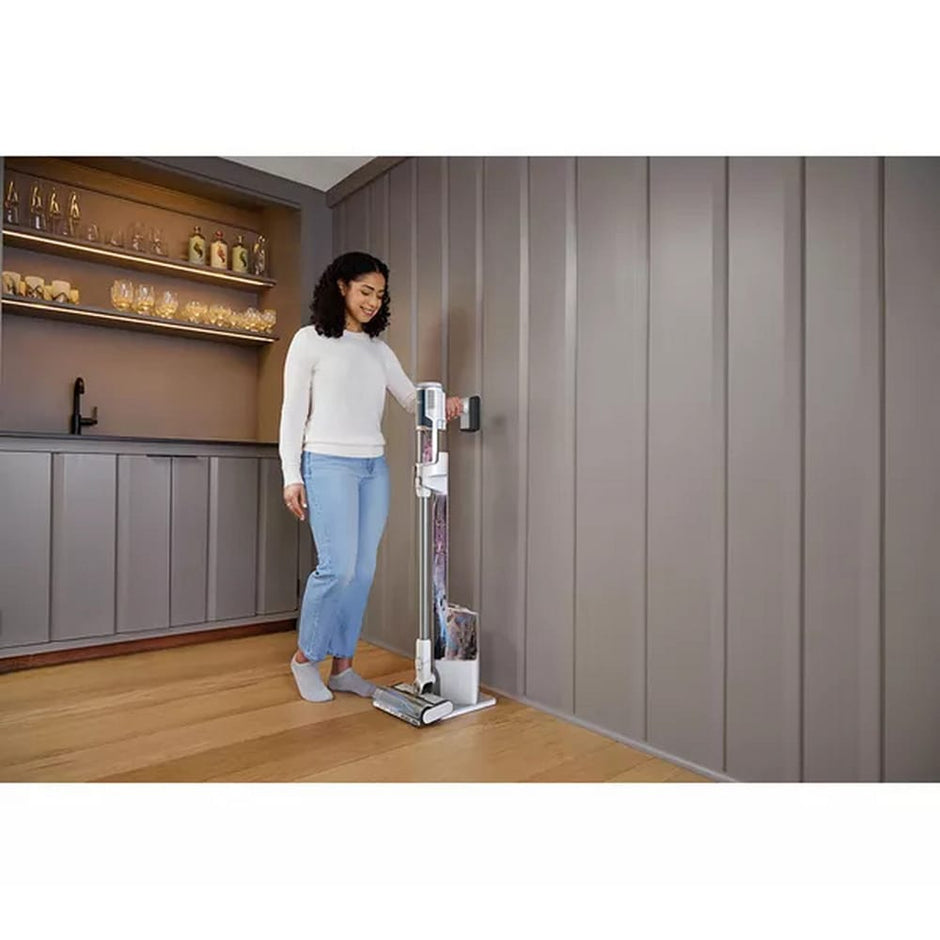 Shark Cordless Stick Vacuum with Auto Empty System BU3521UK