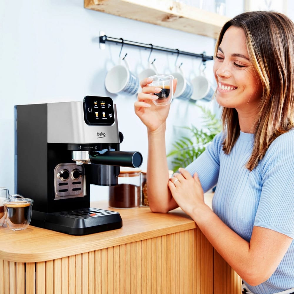 Beko CaffeExperto Manual Espresso Machine with Steam Wand in Silver - CEP5304X